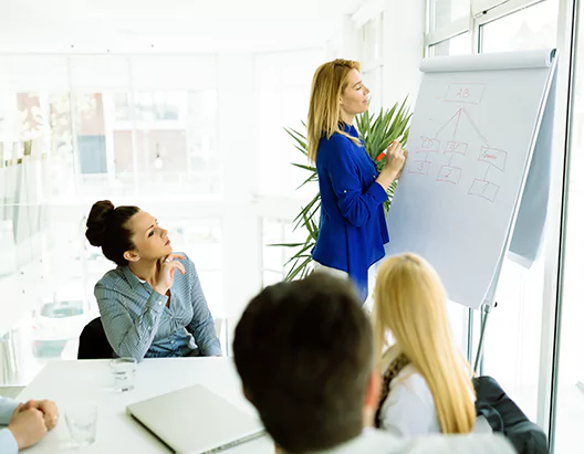 crafting-excellence-essential-qualities-of-an-outstanding-corporate-trainer